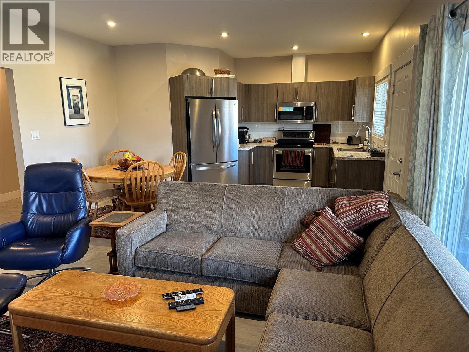  440 MERLOT Avenue, Oliver