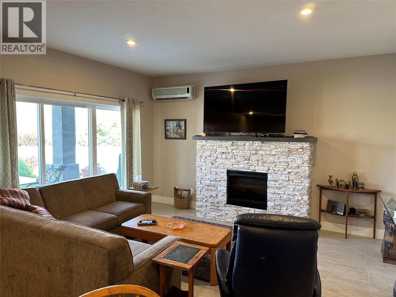  440 MERLOT Avenue, Oliver
