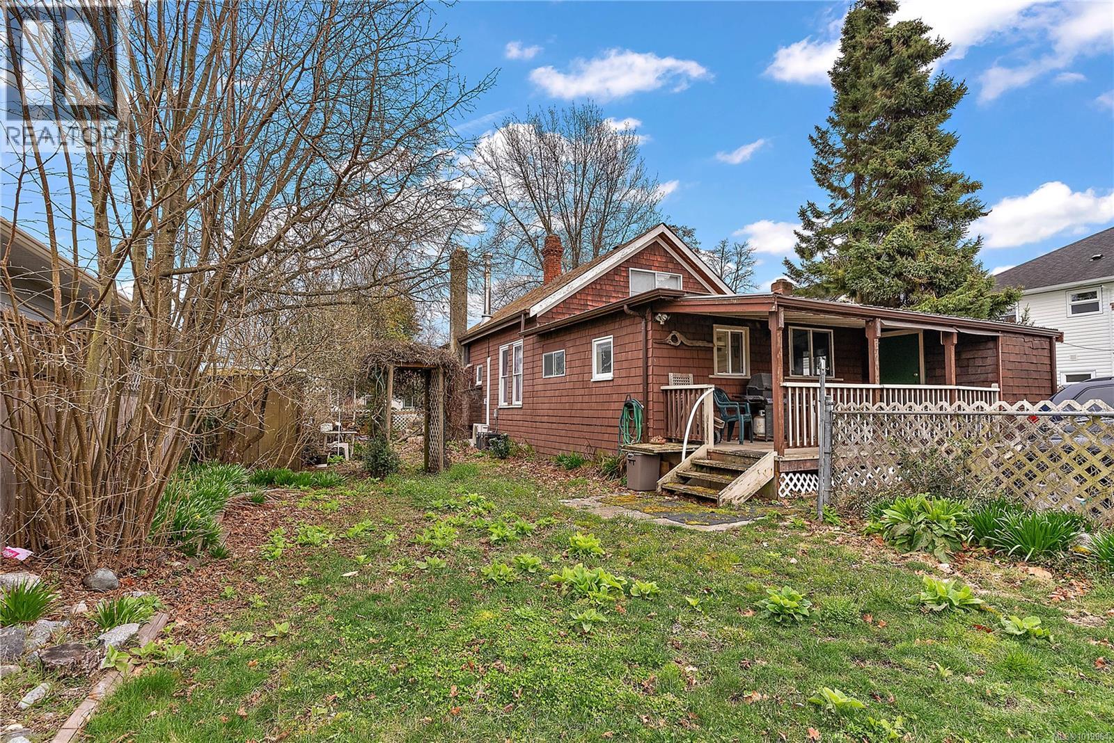 9616 Sixth St, Sidney