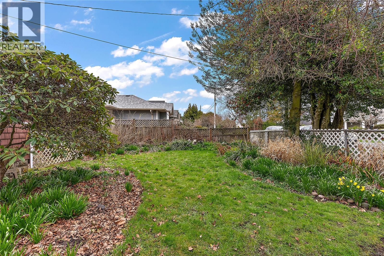 9616 Sixth St, Sidney