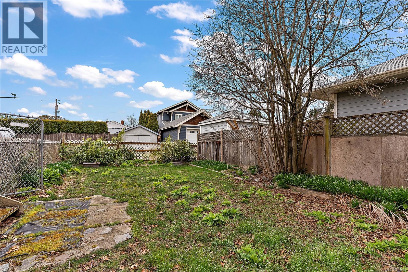 9616 Sixth St, Sidney
