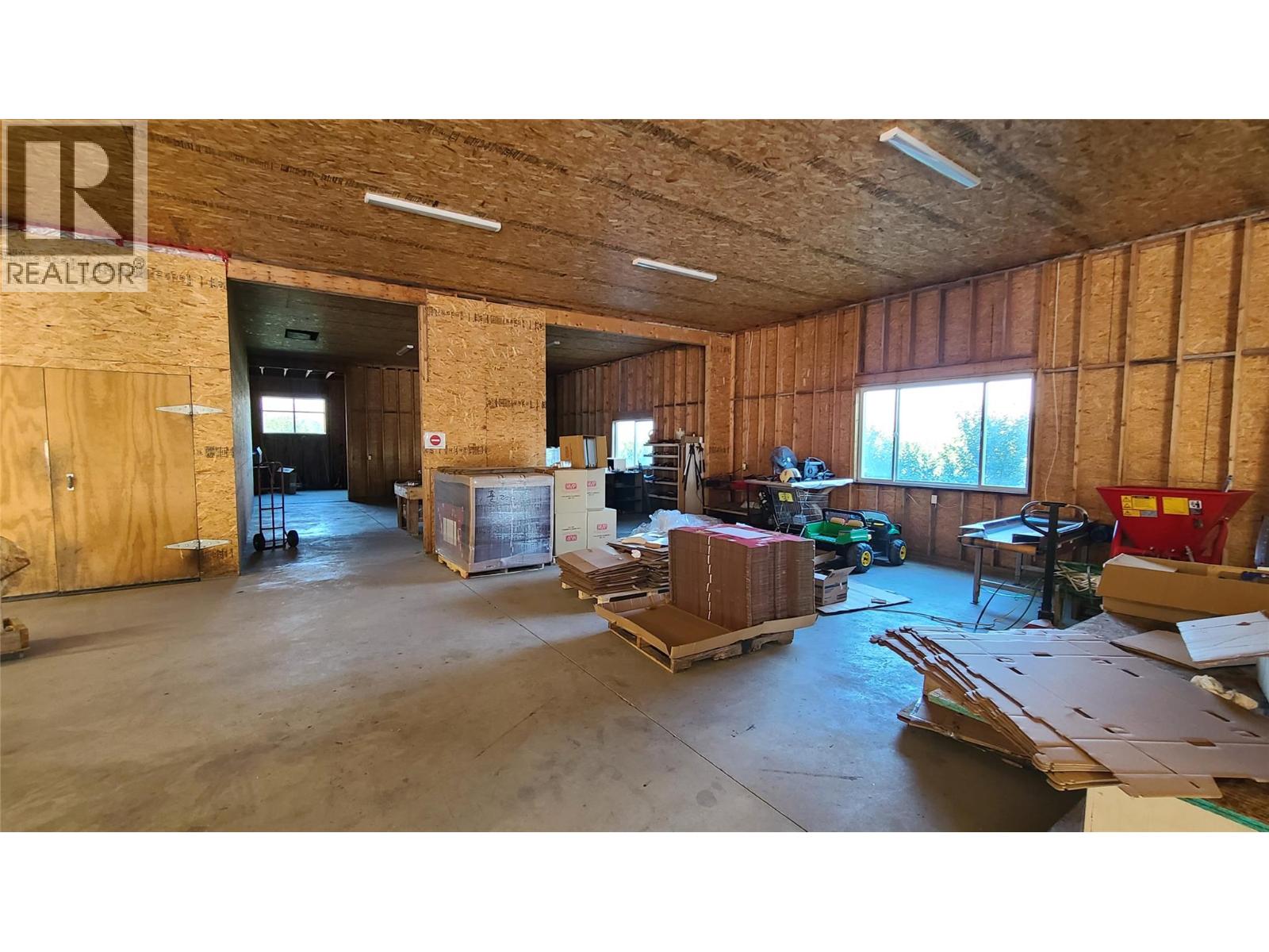  7298 97 Highway, Oliver