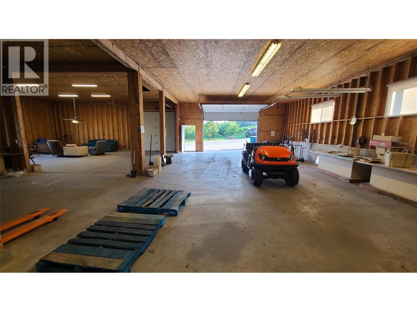  7298 97 Highway, Oliver