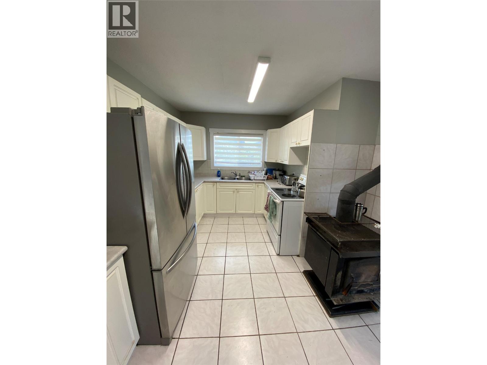  7298 97 Highway, Oliver