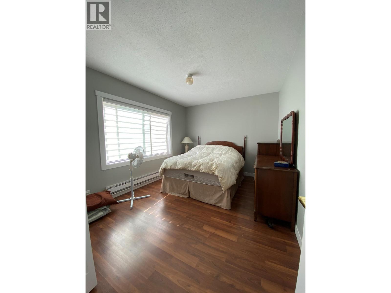  7298 97 Highway, Oliver