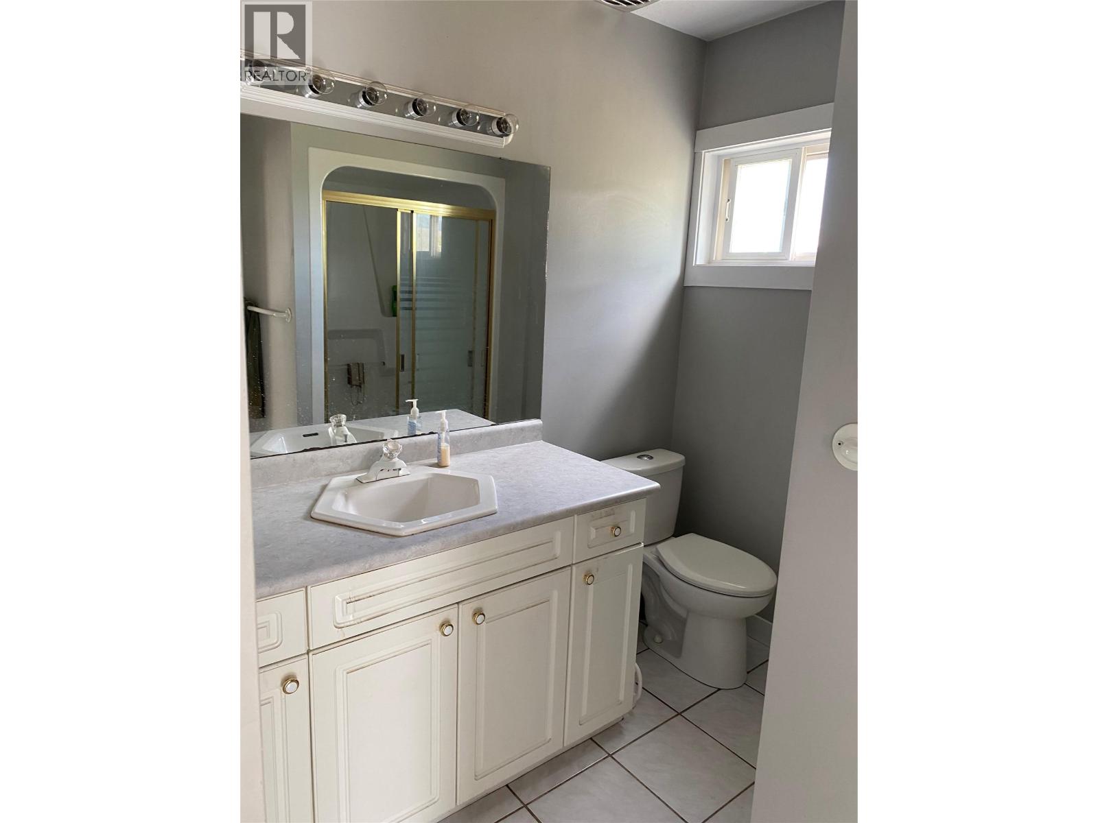  7298 97 Highway, Oliver