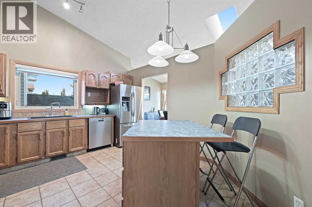 Single Family House 4 Level for Sale in  Hidden Valley Place NW Hidden Valley Calgary 