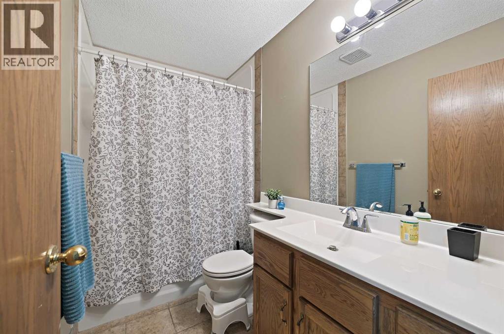 Single Family House 4 Level for Sale in  Hidden Valley Place NW Hidden Valley Calgary 