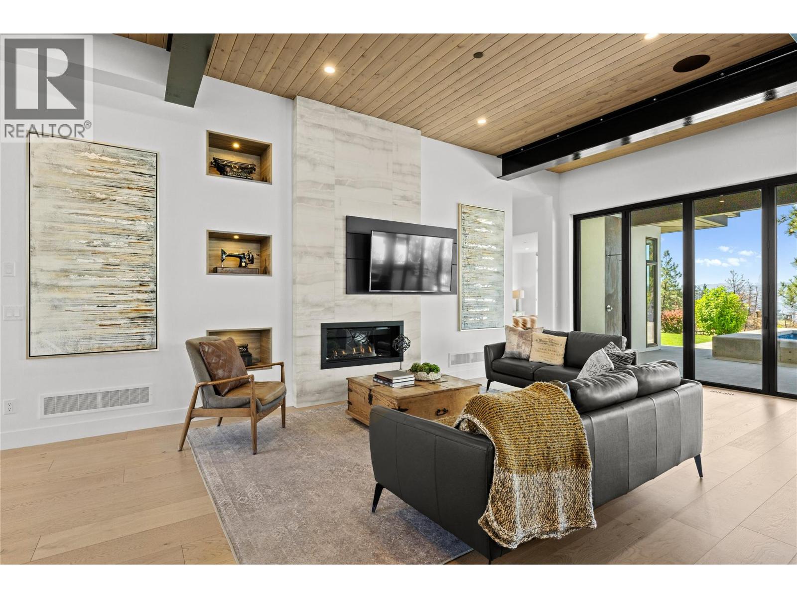 9696 Benchland Drive, Lake Country