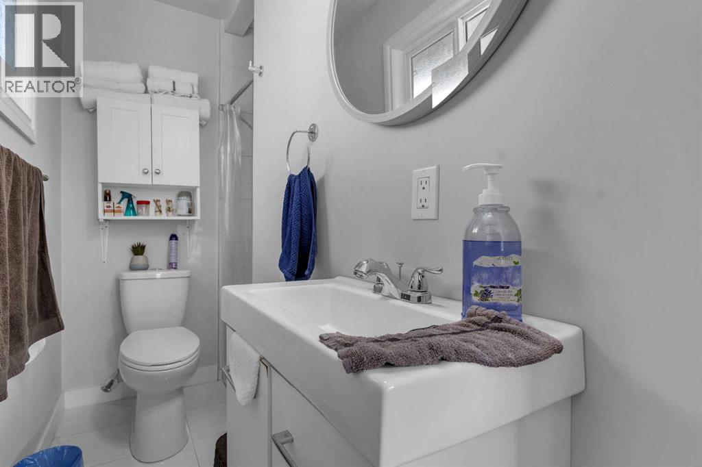 Single Family House Bi-level for Sale in  Pinepoint Road NE Pineridge Calgary 