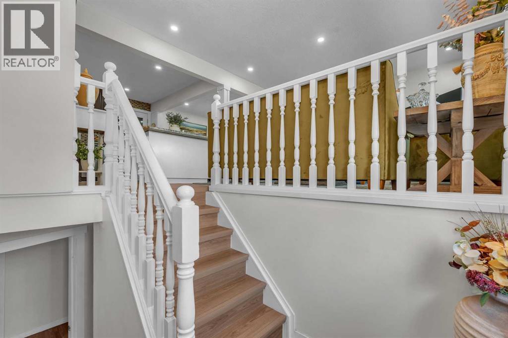 Single Family House Bi-level for Sale in  Pinepoint Road NE Pineridge Calgary 