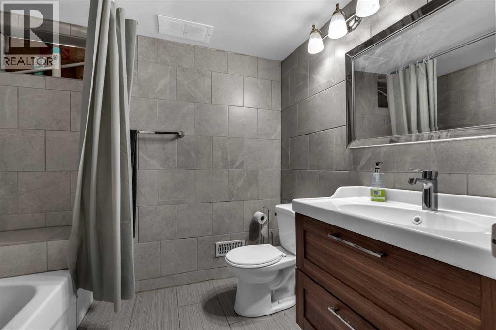 Single Family House Bi-level for Sale in  Pinepoint Road NE Pineridge Calgary 
