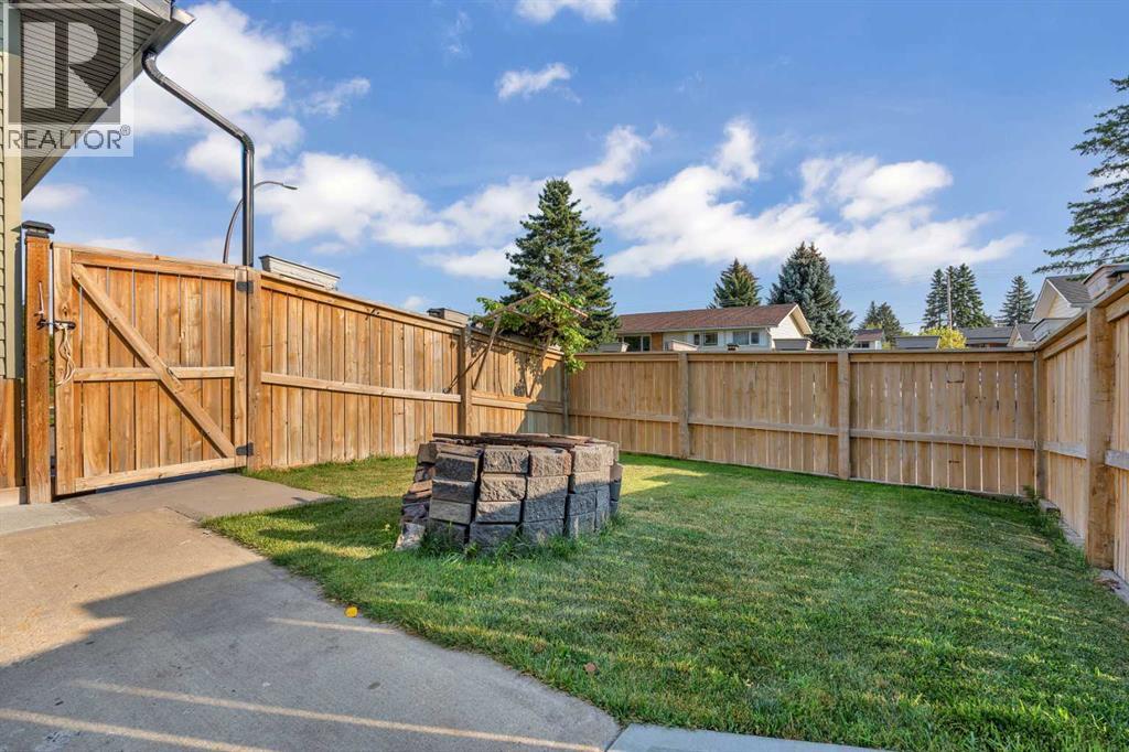 Single Family House Bi-level for Sale in  Pinepoint Road NE Pineridge Calgary 