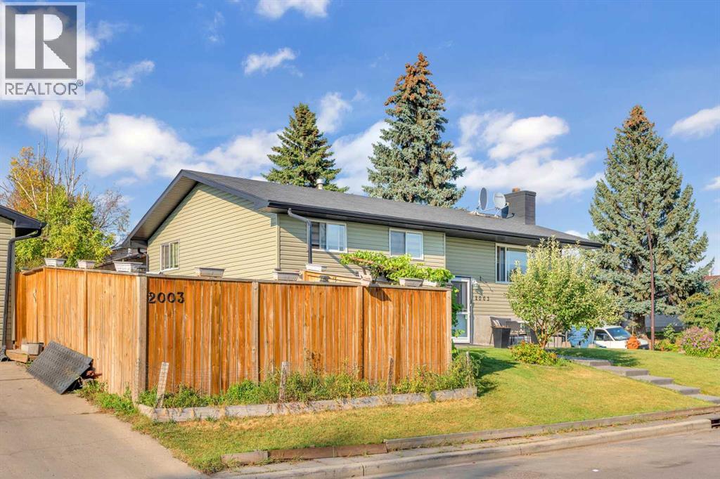 Single Family House Bi-level for Sale in  Pinepoint Road NE Pineridge Calgary 