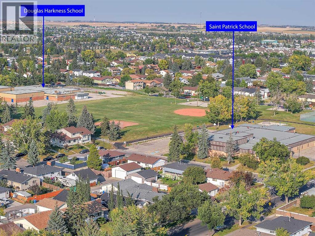 Single Family House Bi-level for Sale in  Pinepoint Road NE Pineridge Calgary 
