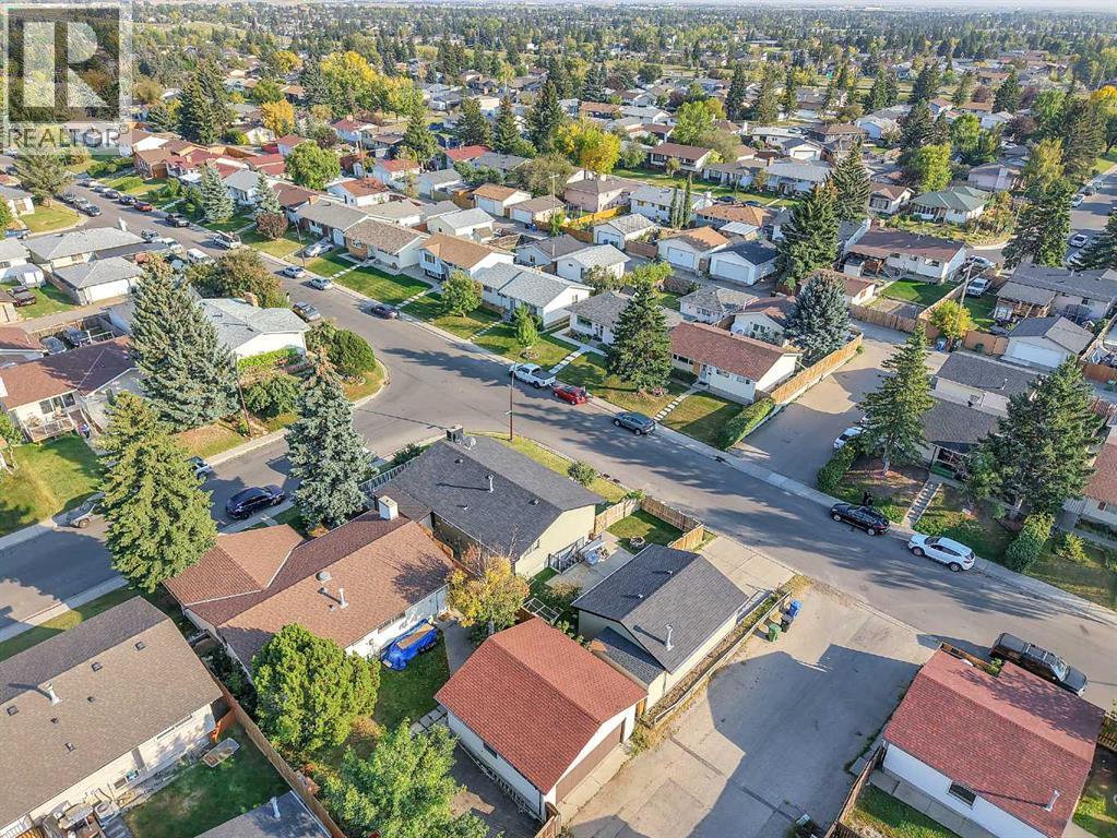 Single Family House Bi-level for Sale in  Pinepoint Road NE Pineridge Calgary 