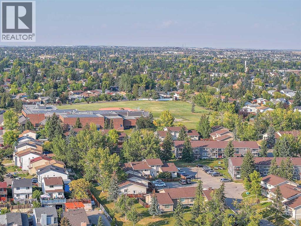 Single Family House Bi-level for Sale in  Pinepoint Road NE Pineridge Calgary 