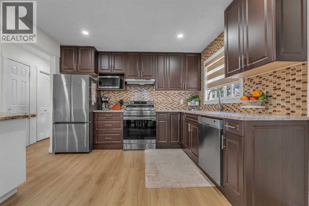 Single Family House Bi-level for Sale in  Pinepoint Road NE Pineridge Calgary 