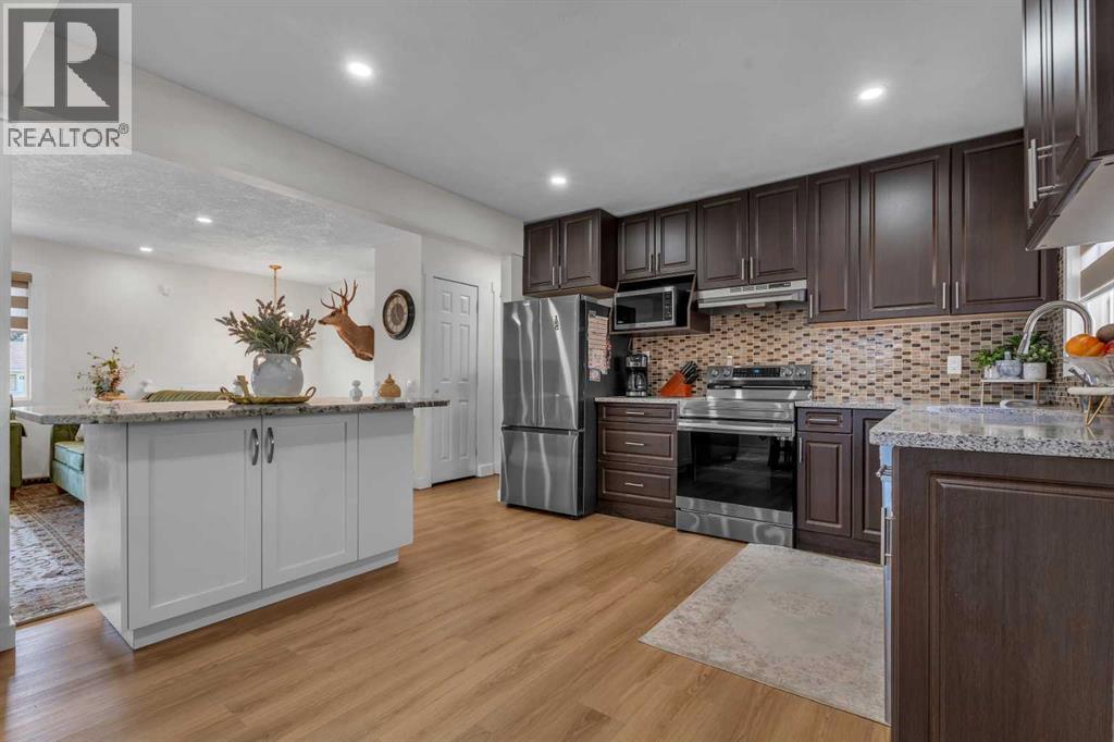 Single Family House Bi-level for Sale in  Pinepoint Road NE Pineridge Calgary 