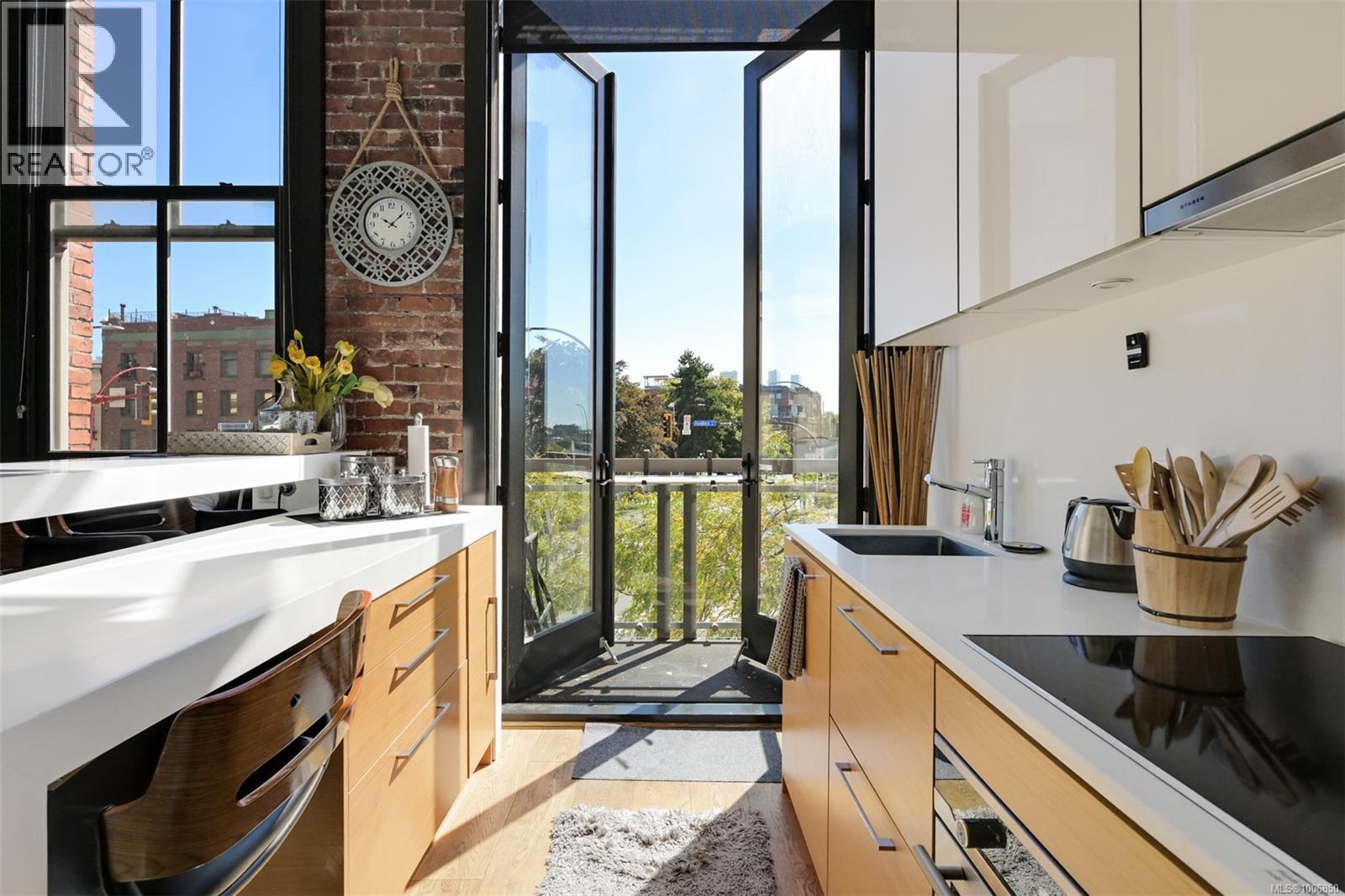 225 1610 Store Street, Victoria