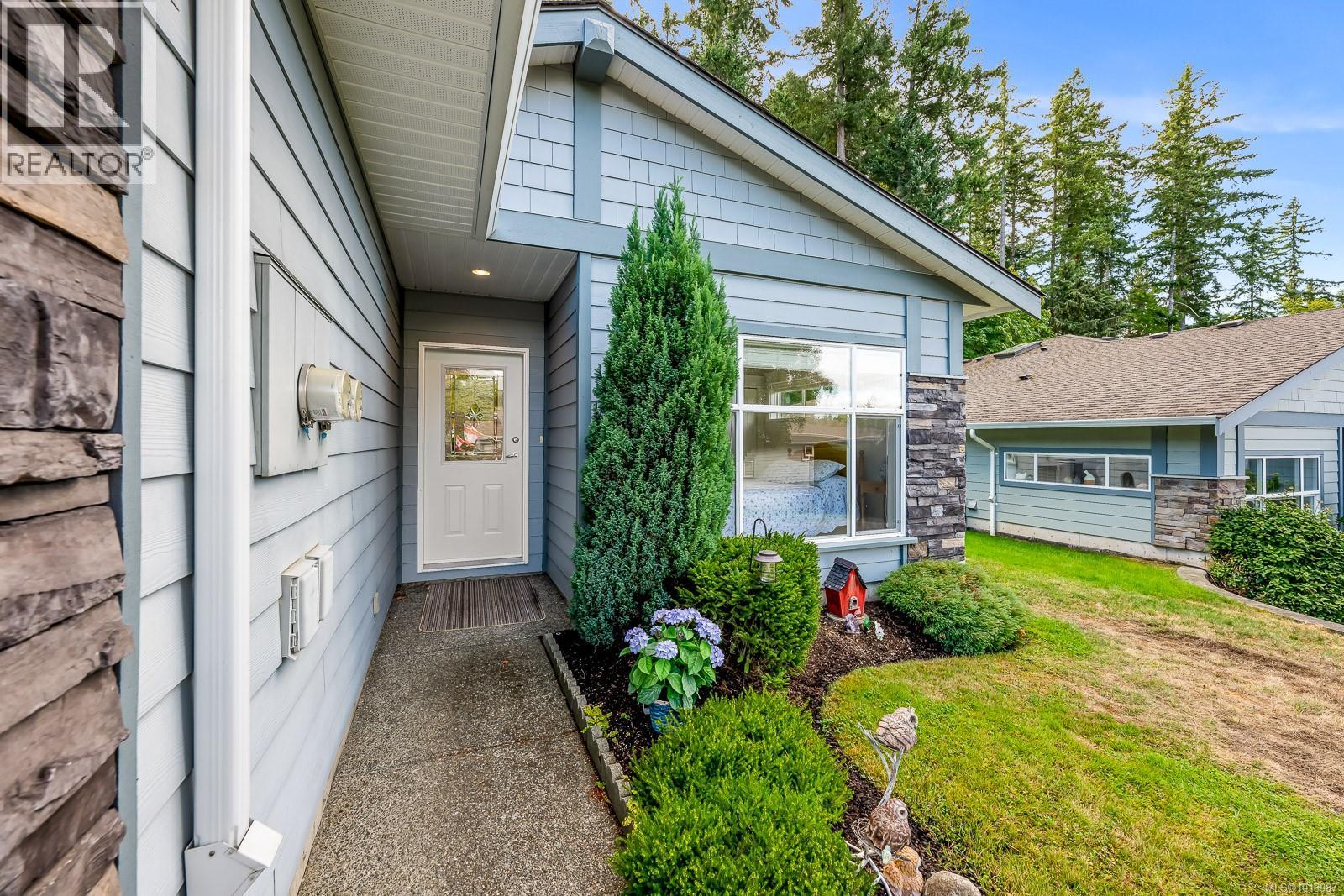 2001 Blue Jay Pl, Courtenay - Exteriors - Photo 9