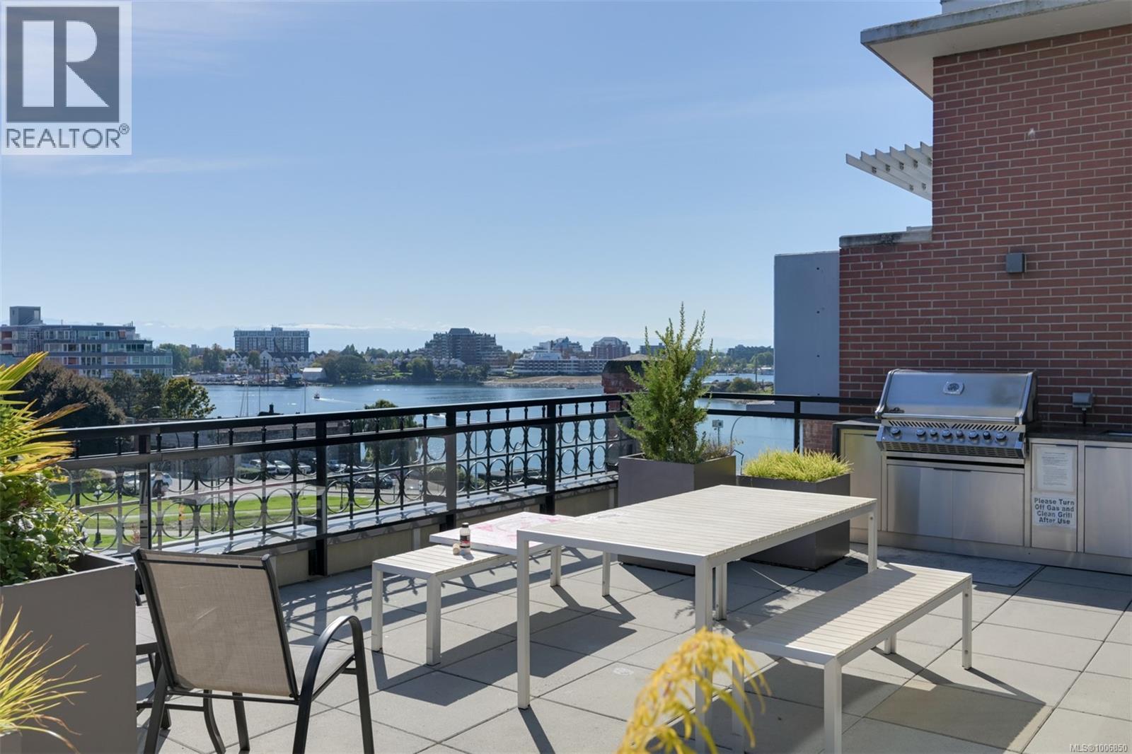 225 1610 Store Street, Victoria