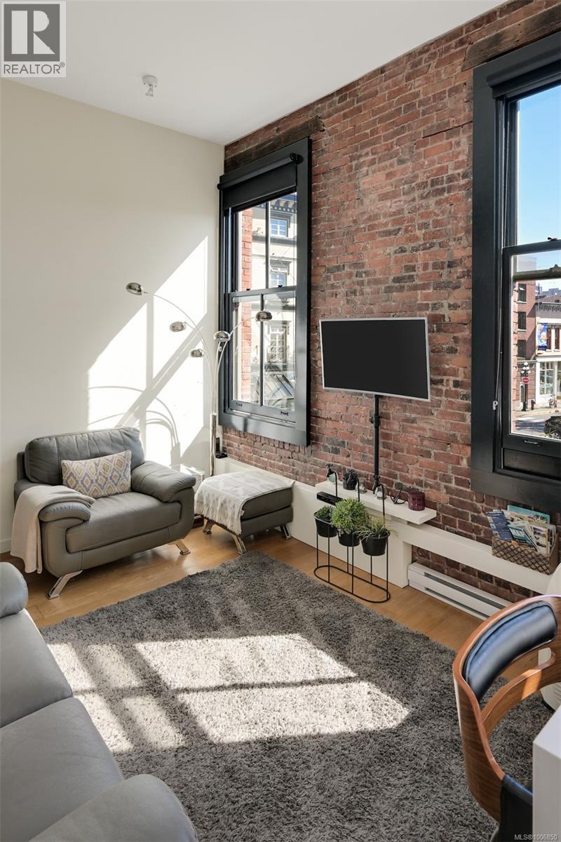 225 1610 Store Street, Victoria