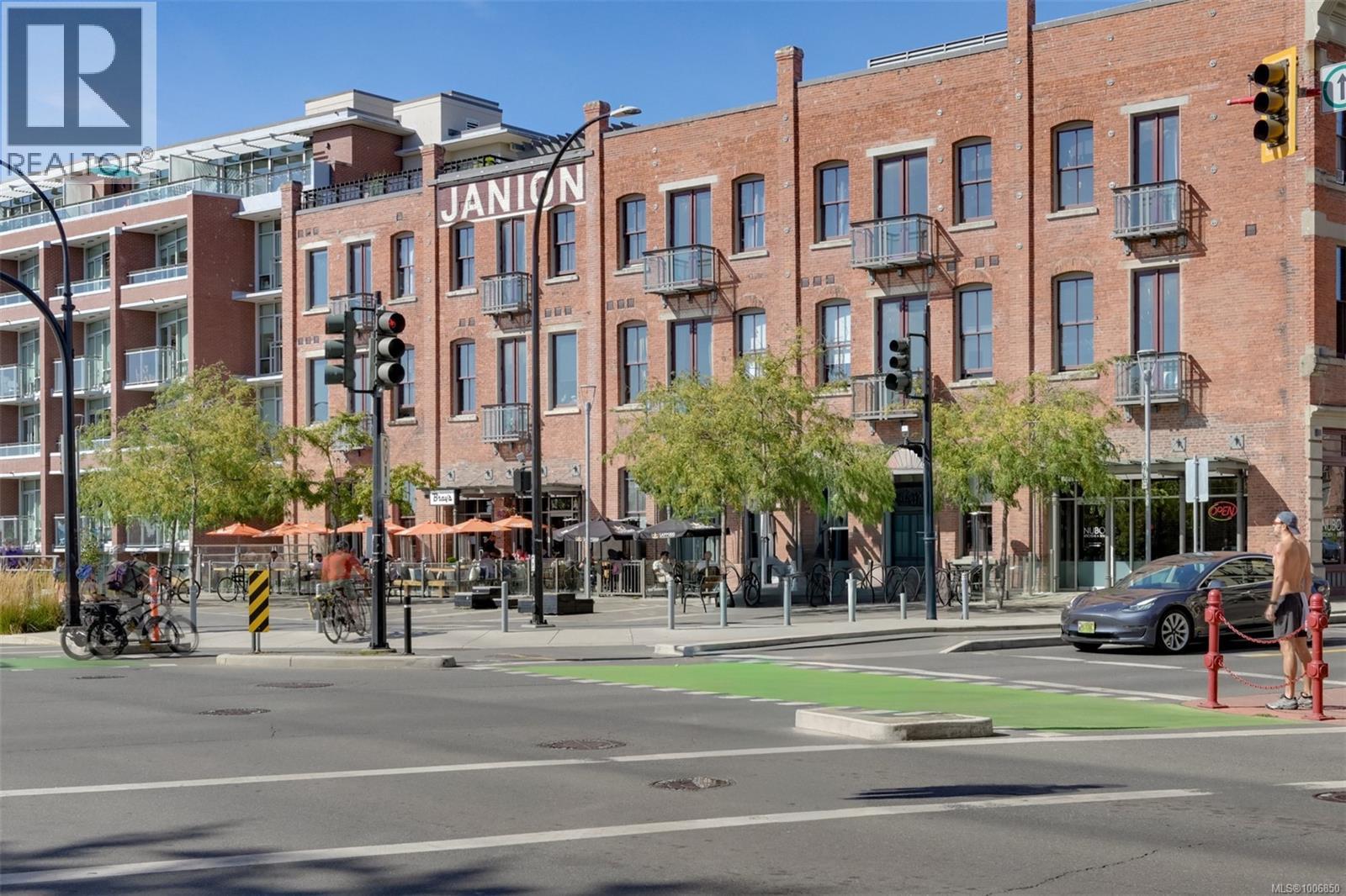 225 1610 Store Street, Victoria