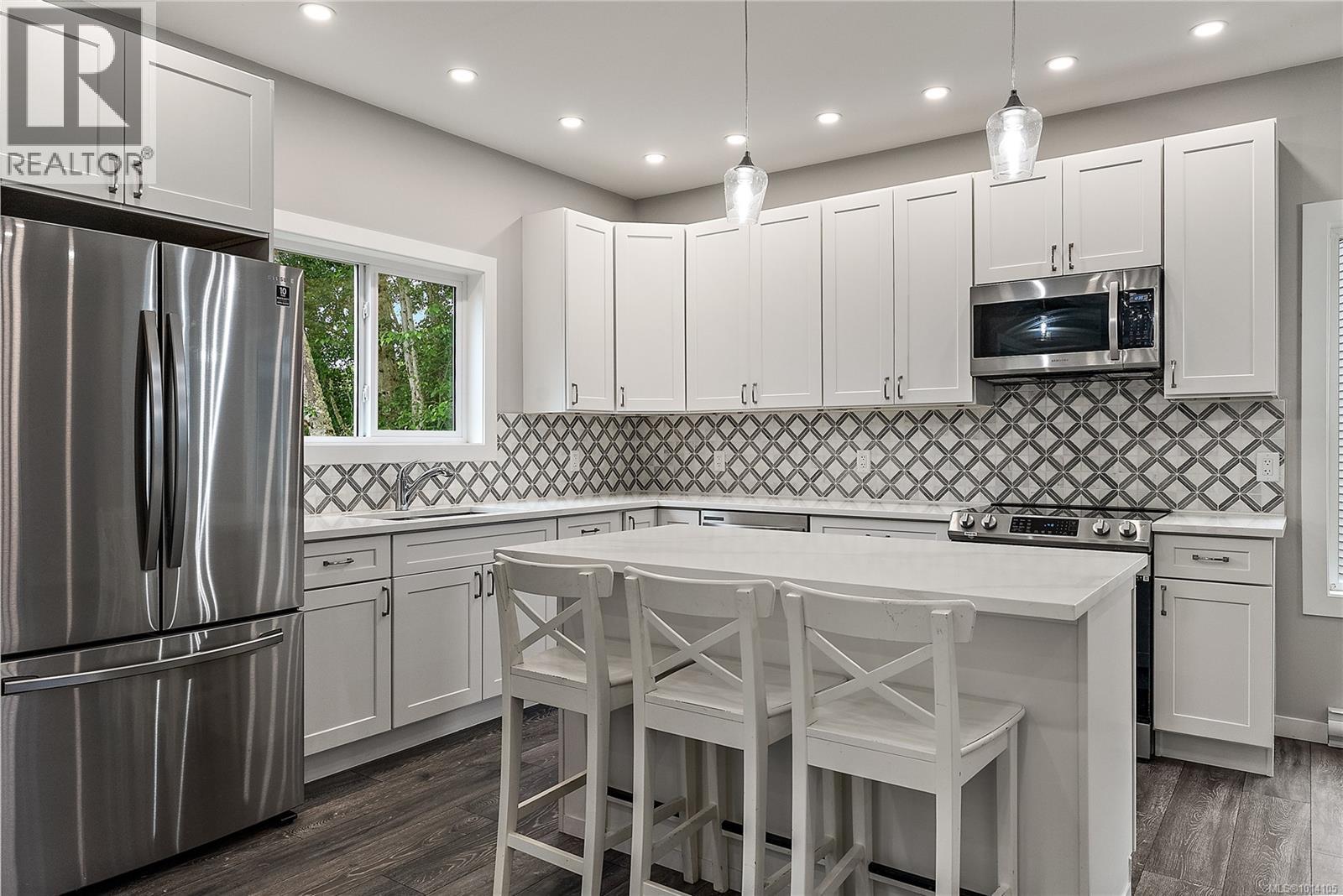  6451 Hopkins Court, Sooke
