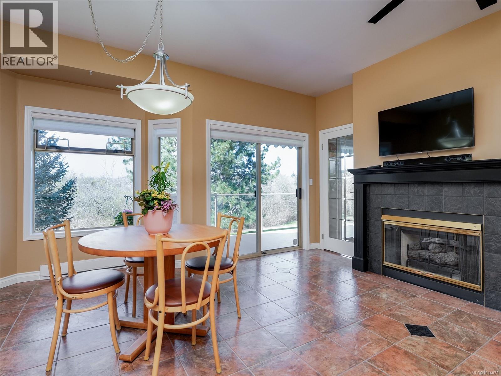47 4318 Emily Carr Dr, Saanich