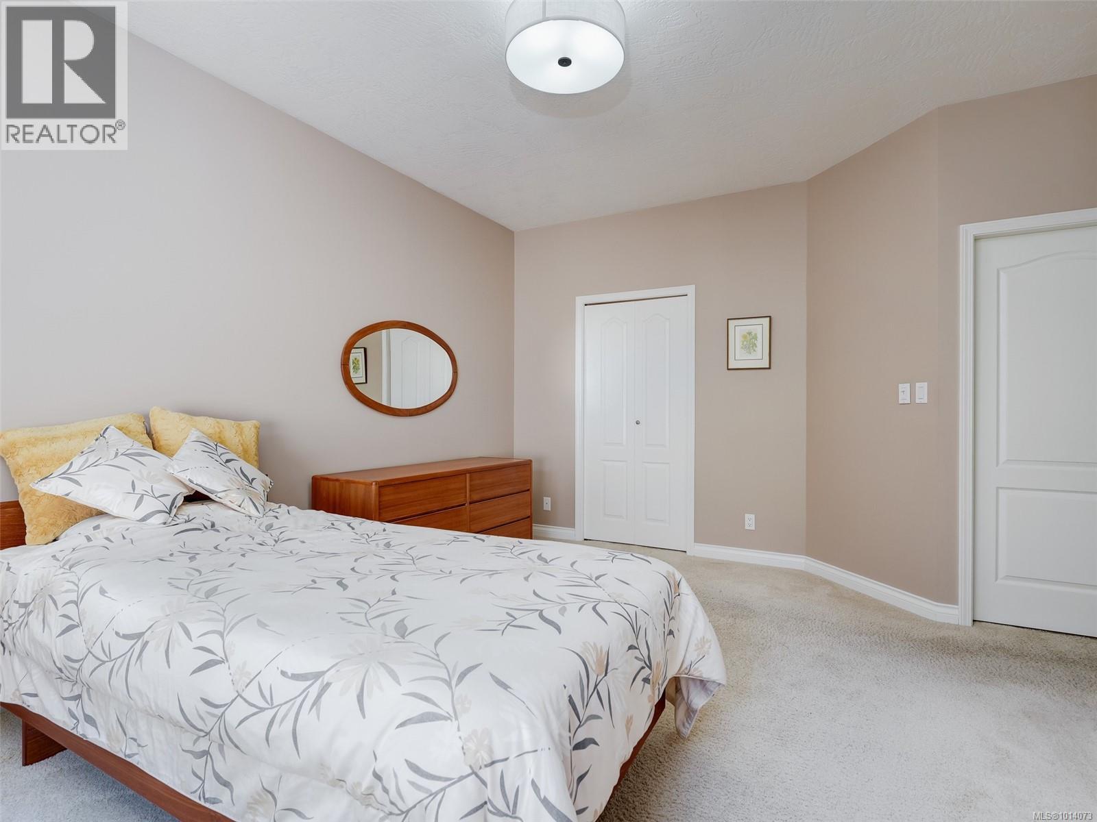 47 4318 Emily Carr Dr, Saanich