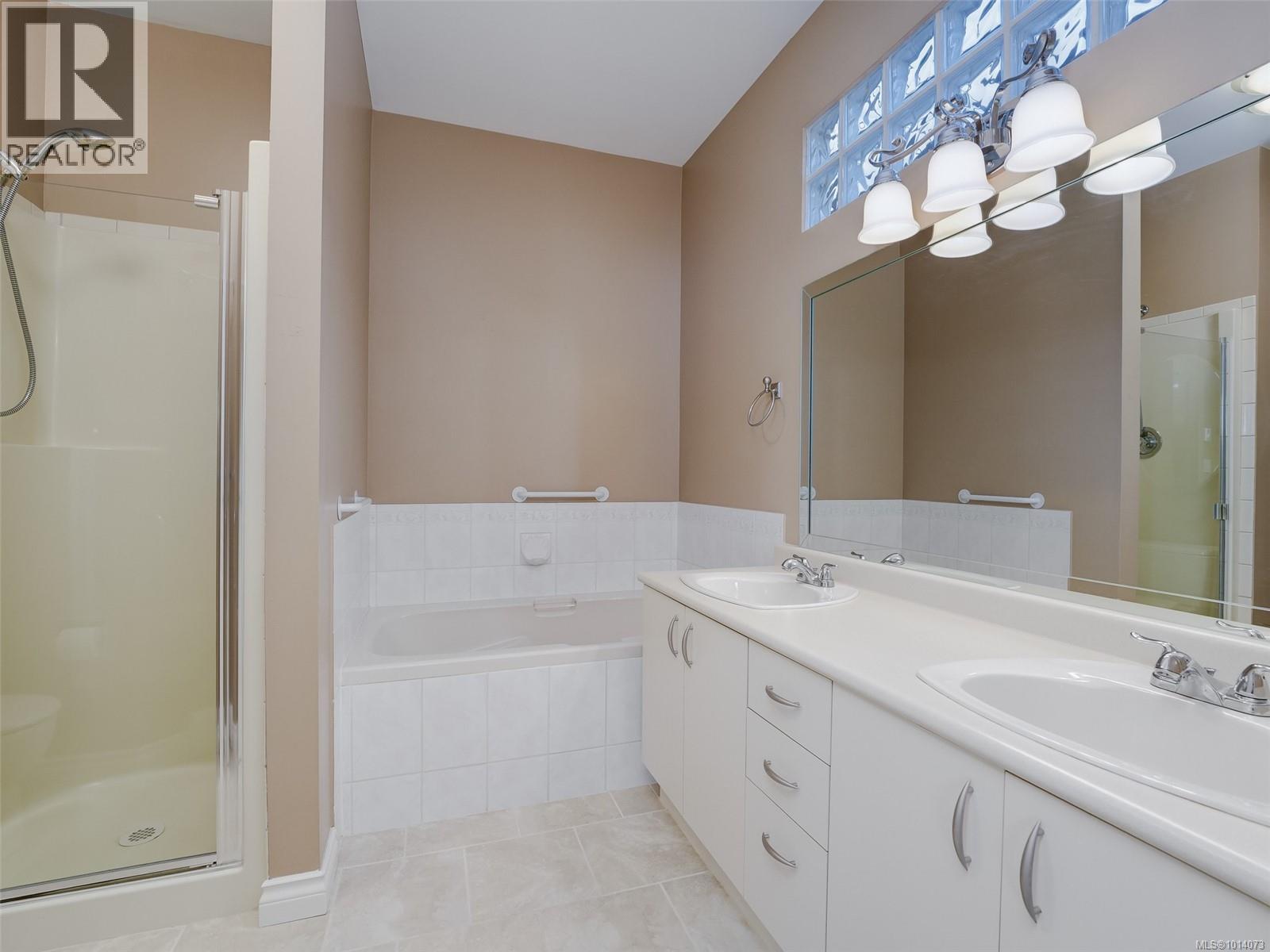 47 4318 Emily Carr Dr, Saanich