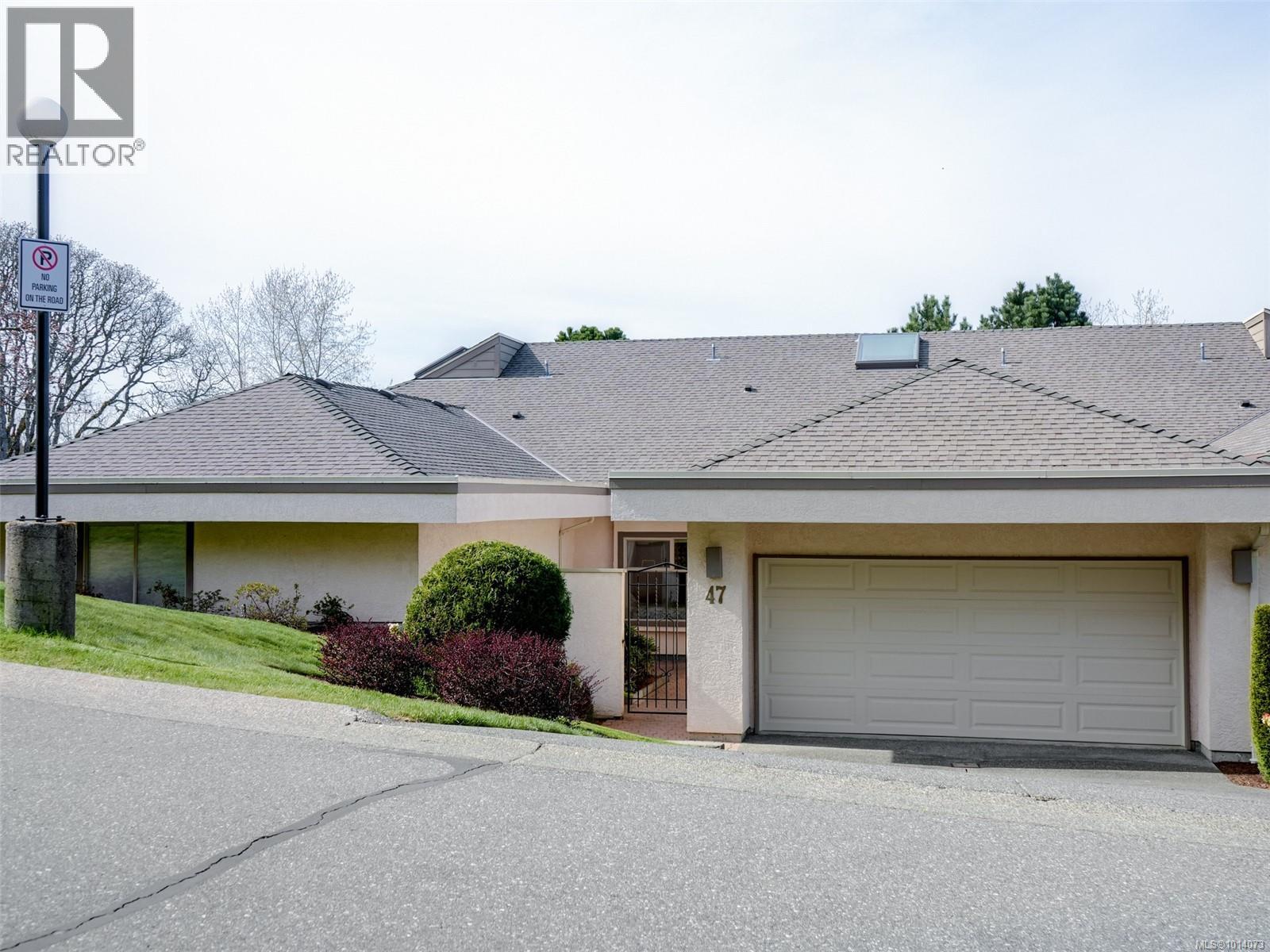 47 4318 Emily Carr Dr, Saanich