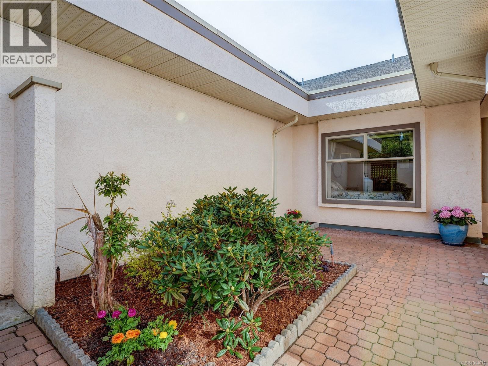 47 4318 Emily Carr Dr, Saanich