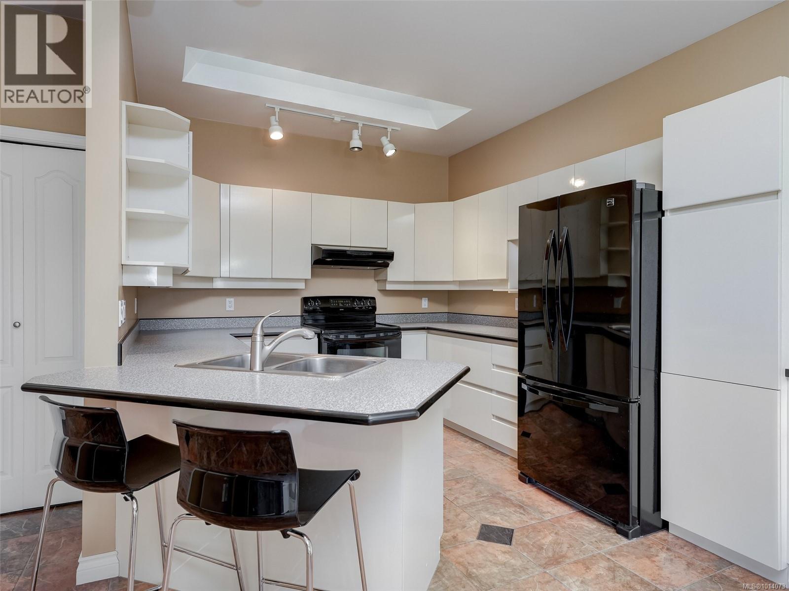 47 4318 Emily Carr Dr, Saanich