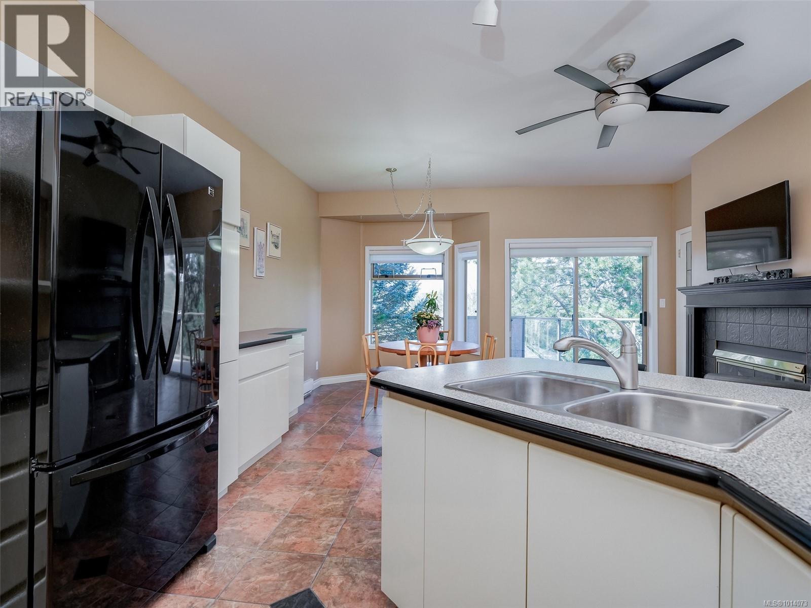 47 4318 Emily Carr Dr, Saanich