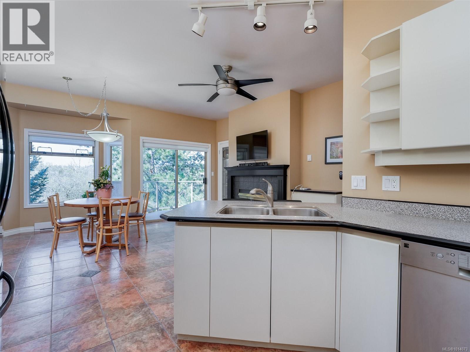 47 4318 Emily Carr Dr, Saanich
