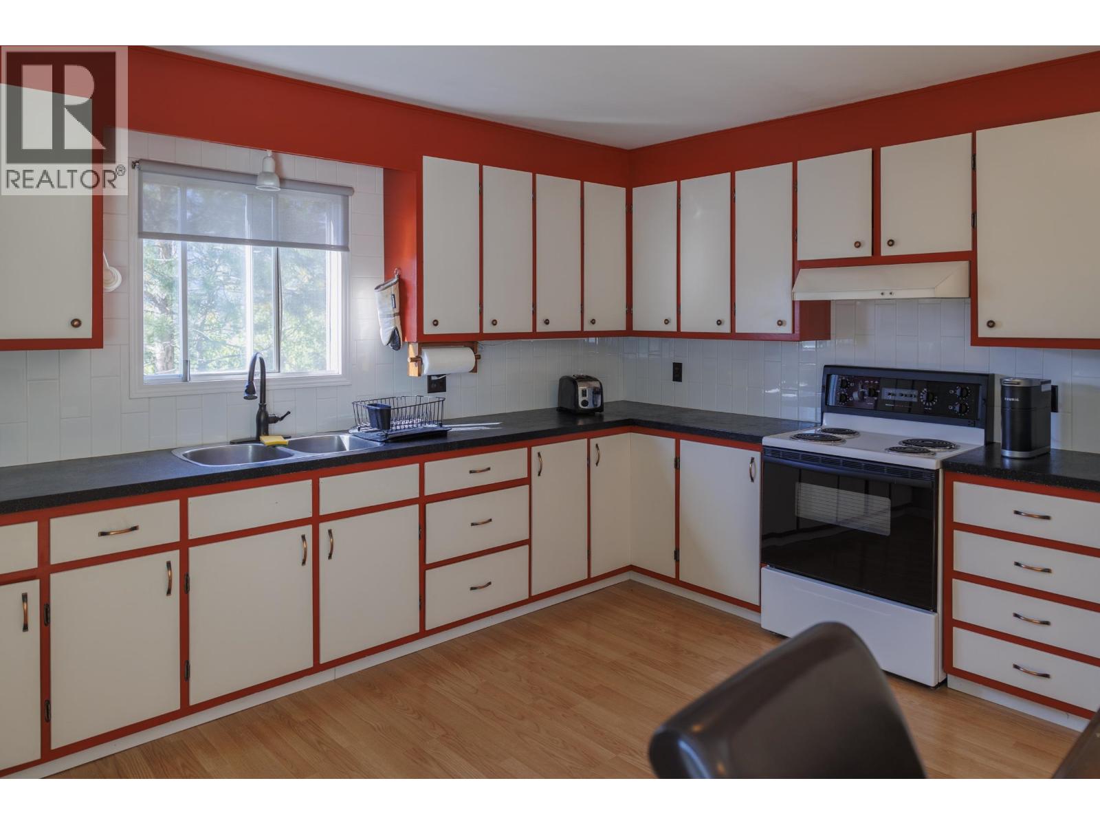 4706 MOUNTAIN VIEW ROAD, McBride