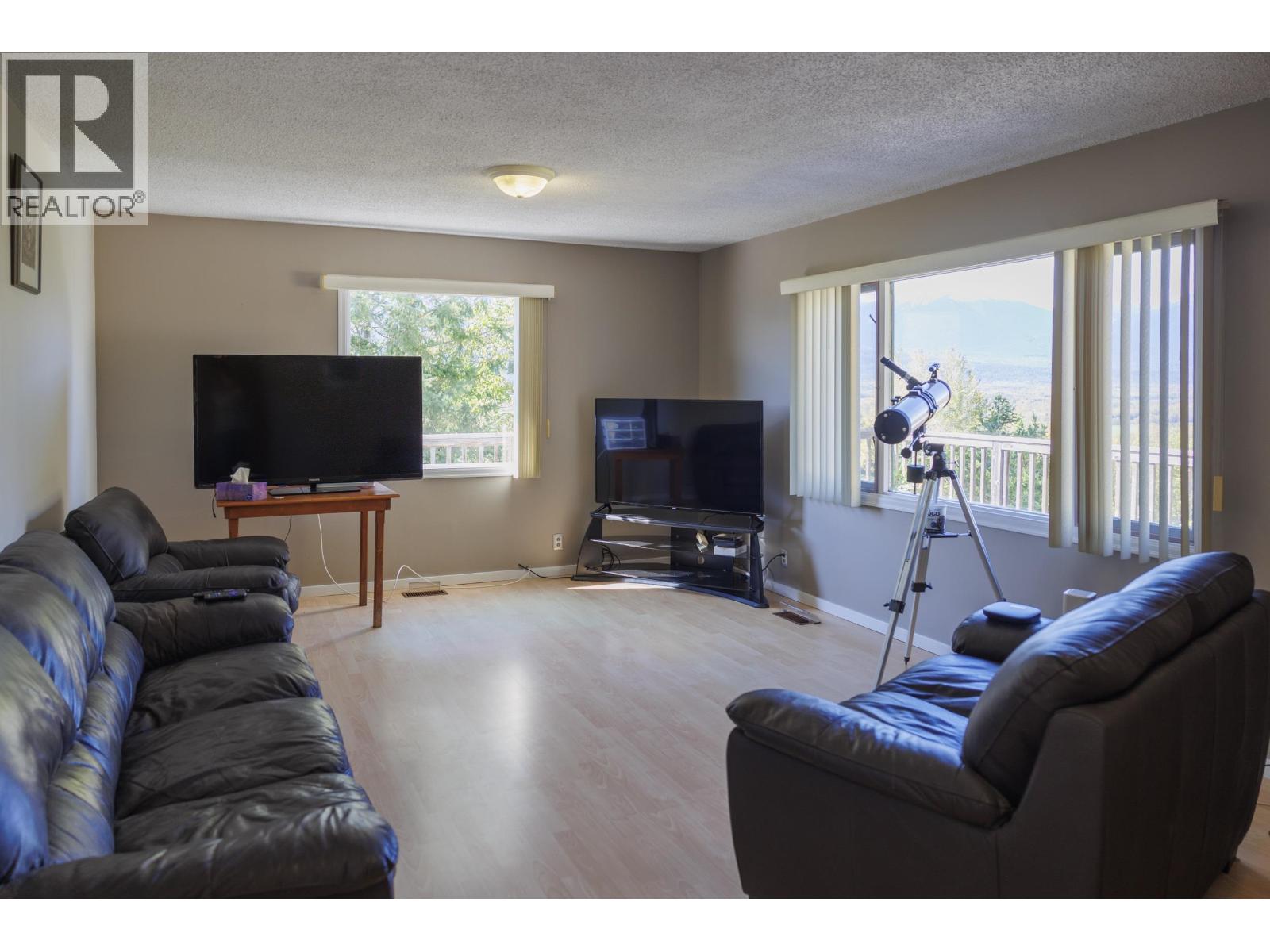 4706 MOUNTAIN VIEW ROAD, McBride