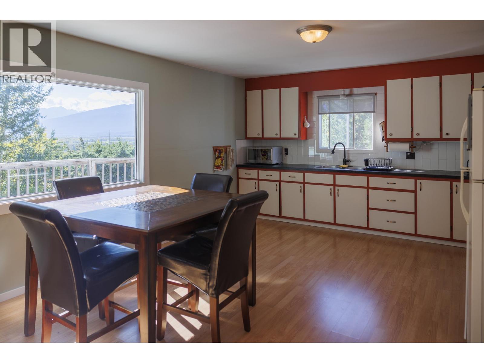 4706 MOUNTAIN VIEW ROAD, McBride