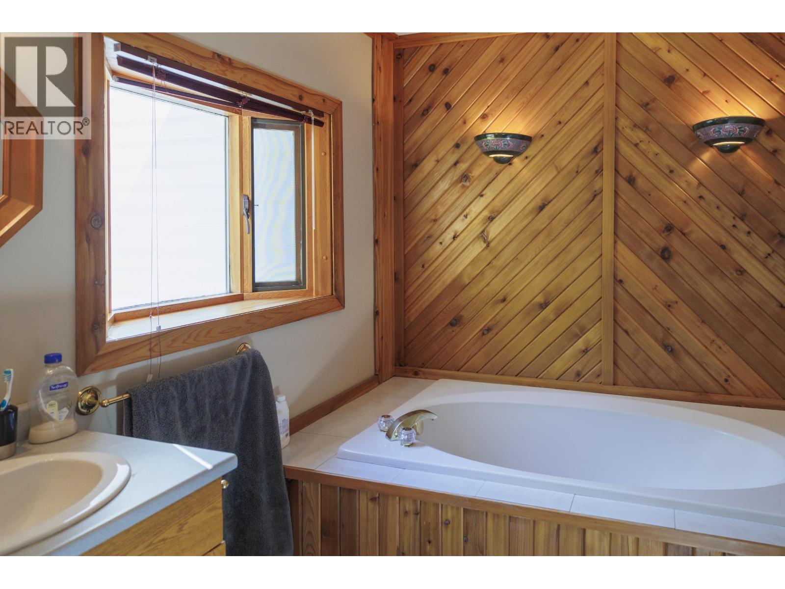 4706 MOUNTAIN VIEW ROAD, McBride