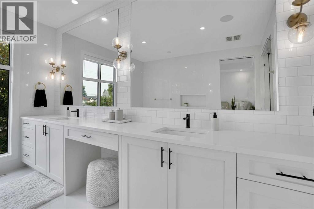 Single Family House for Sale in   Street NW Crescent Heights Calgary 