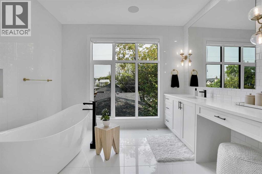 Single Family House for Sale in   Street NW Crescent Heights Calgary 