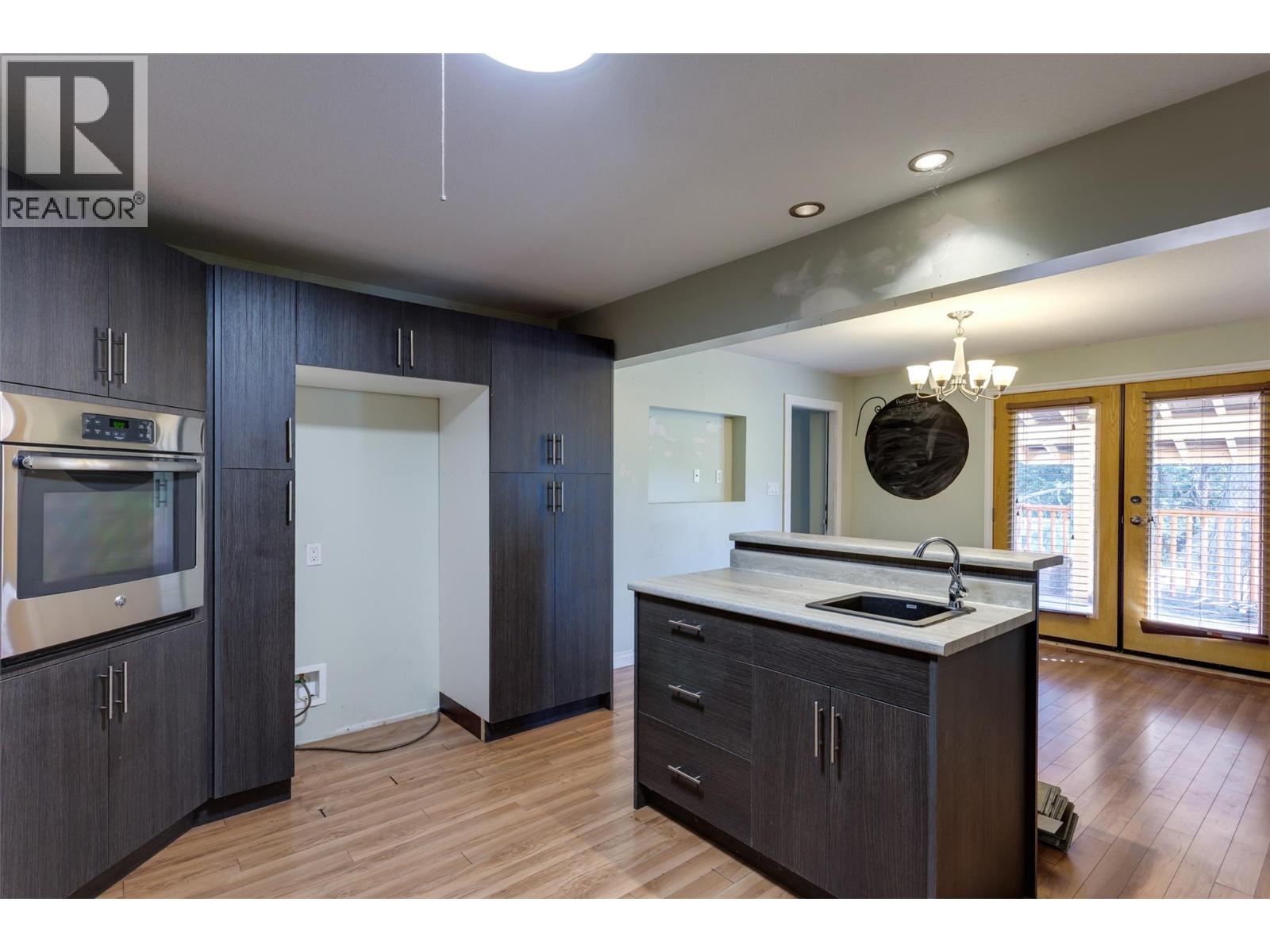  820 Firwood Road, Kelowna
