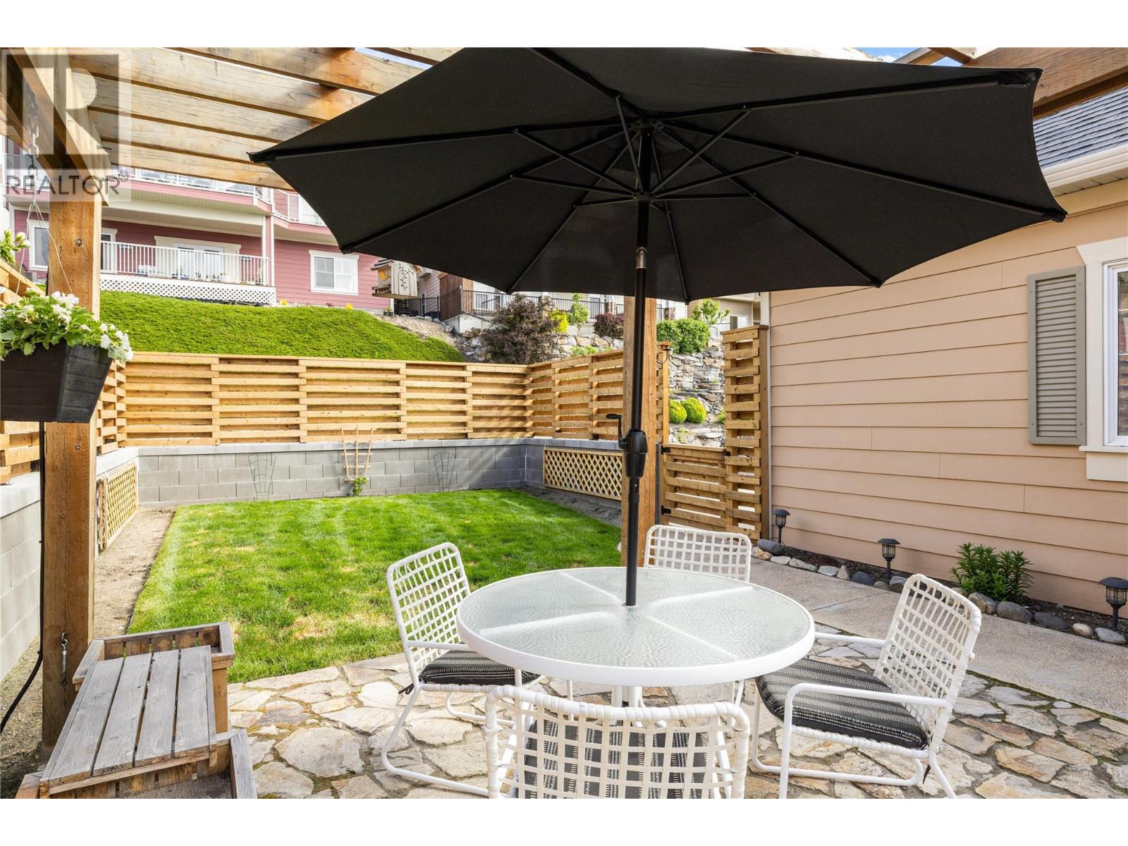  355 McCarren Avenue, Kelowna
