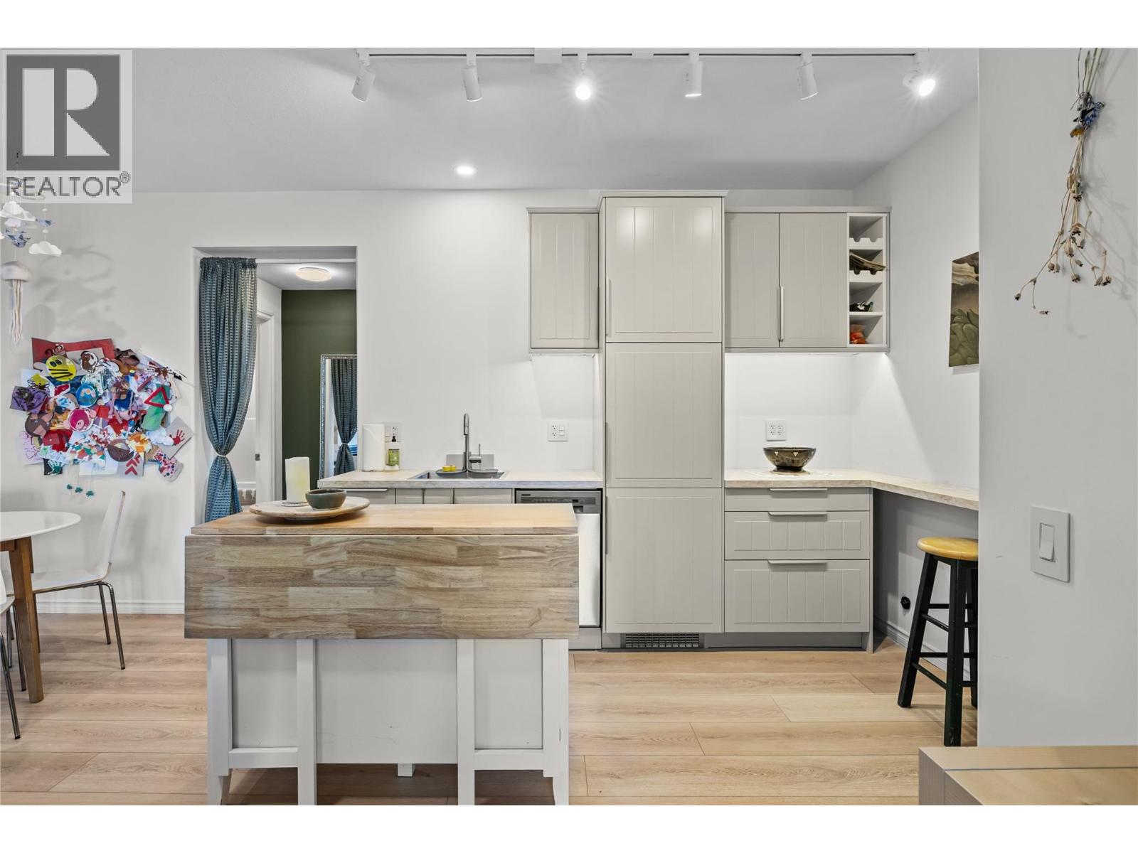  355 McCarren Avenue, Kelowna