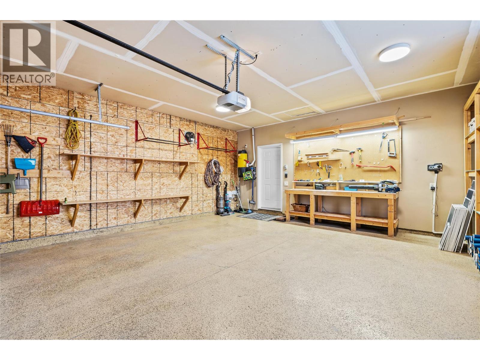 355 McCarren Avenue, Kelowna