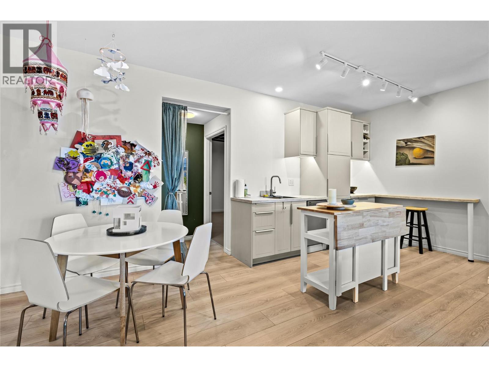  355 McCarren Avenue, Kelowna