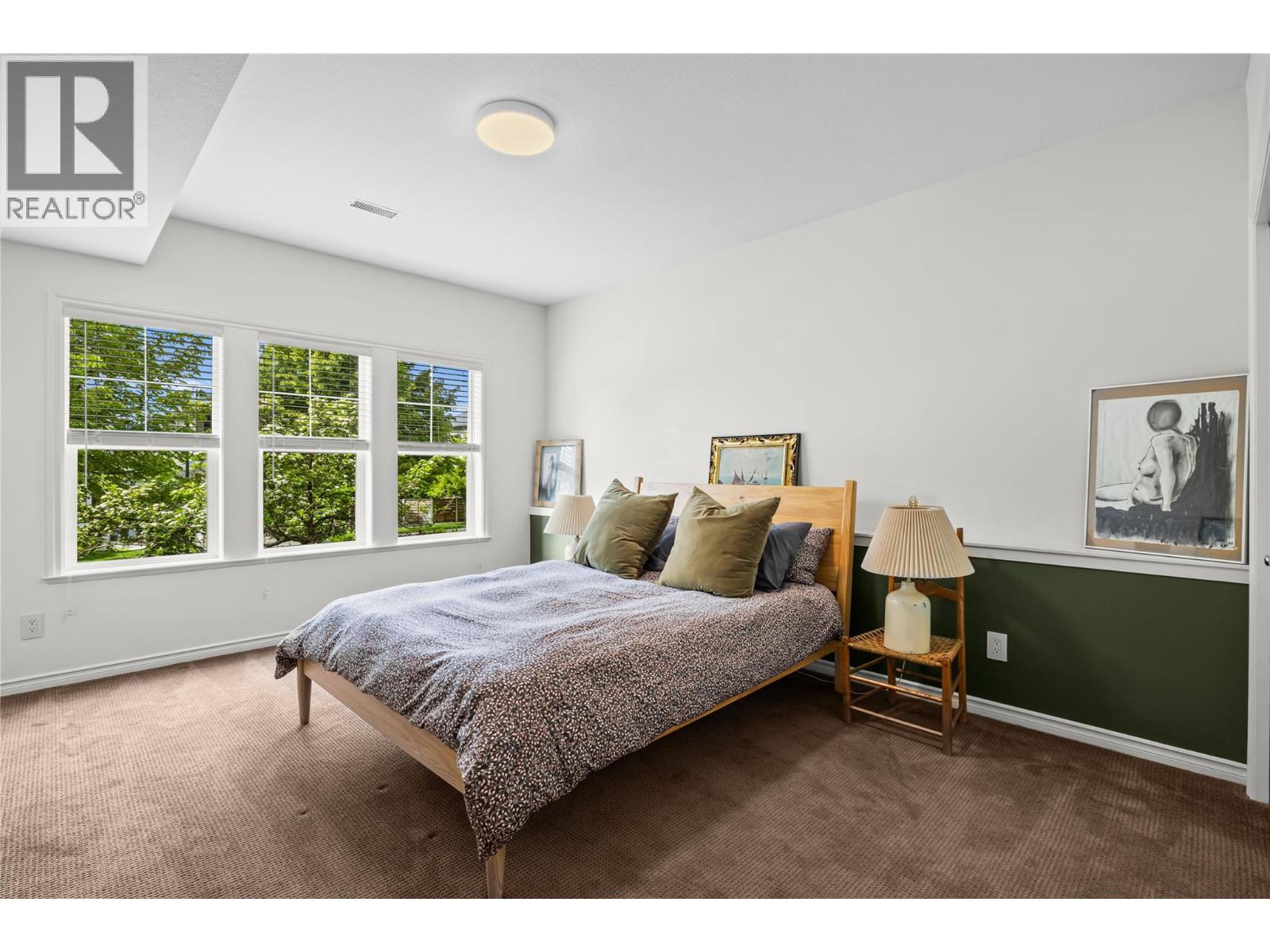  355 McCarren Avenue, Kelowna