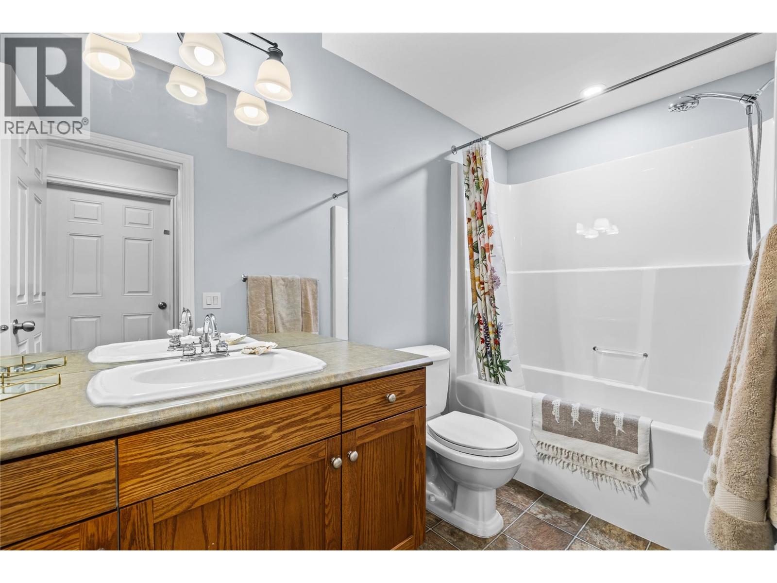  355 McCarren Avenue, Kelowna